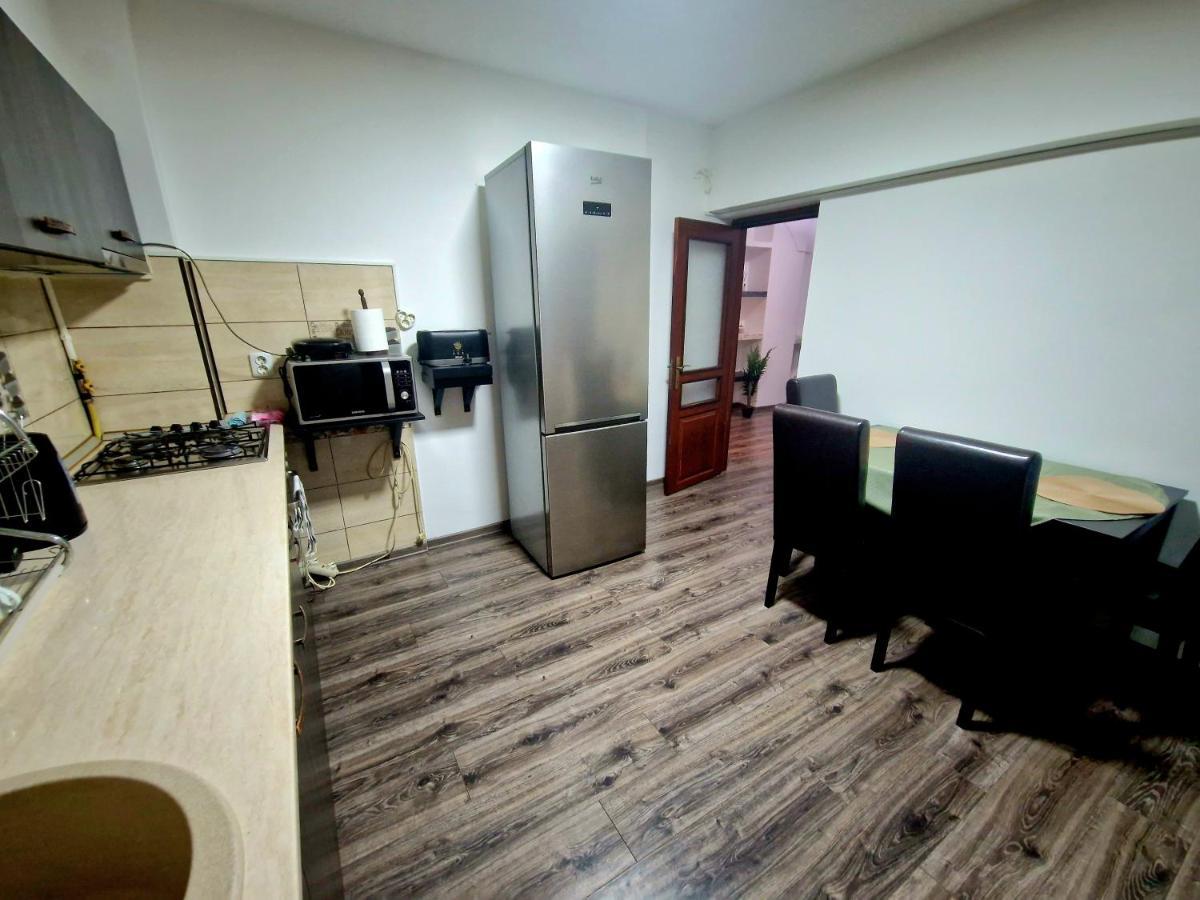 Cozy Appartment In The Center Targoviste Exteriör bild