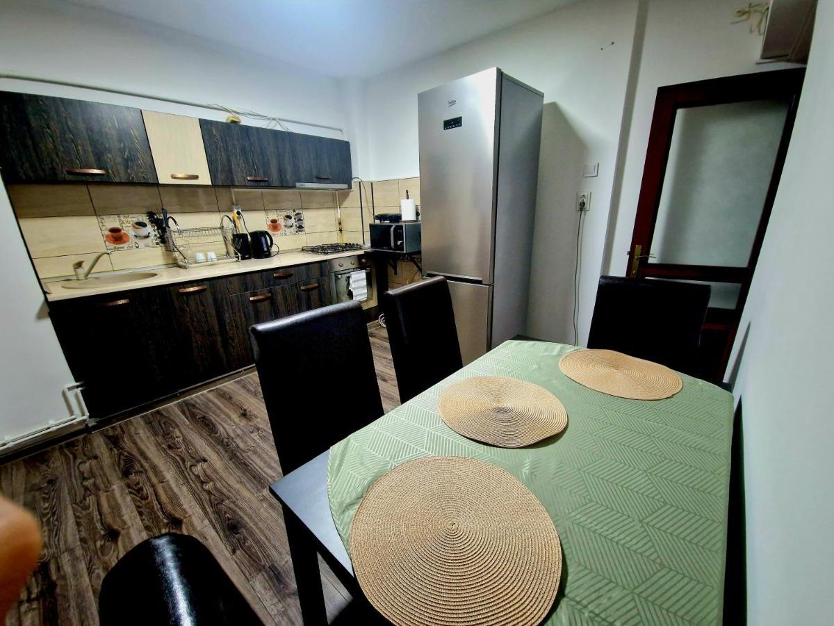 Cozy Appartment In The Center Targoviste Exteriör bild